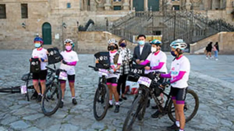 11,30 h.-    O secretario xeral da Emigraci&oacute;n, Antonio Rodr&iacute;guez Miranda, e a directora xeral de Competitividade da Axencia de Turismo, Mar&iacute;a Balesto, reciben as peregrinas do clube de ciclismo Una a Una de Oviedo que realizan o Cami&ntilde;o co obxectivo de visibilizar a investigaci&oacute;n contra o cancro de mama metast&aacute;tico. 
 
foto xo&aacute;n crespo
20/05/2021