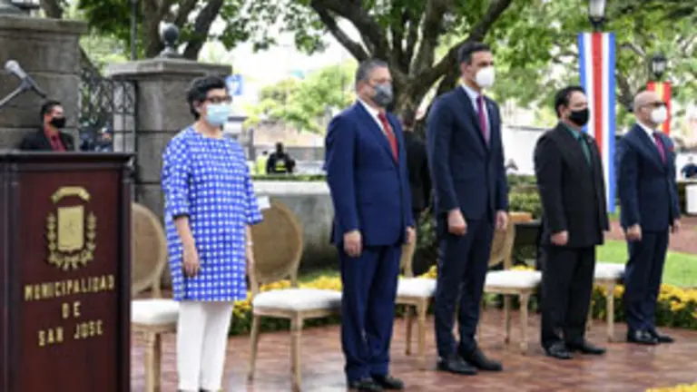 Sanchez-Homenaje emigrantes