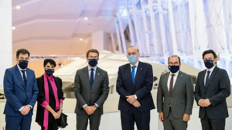 O presidente da Xunta, Alberto N&uacute;&ntilde;ez Feij&oacute;o, acompa&ntilde;ado polo conselleiro de Cultura, Educaci&oacute;n e Universidade, Rom&aacute;n Rodr&iacute;guez, e polo secretario xeral da Emigraci&oacute;n, Antonio Rodr&iacute;guez Miranda, participa no encontro cos beneficiarios das Bolsas de Excelencia Mocidade Exterior (Beme). Cidade da Cultura (Santiago de Compostela) , 22/6/2021.