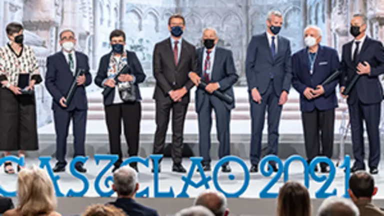 O titular da Xunta de Galicia, acompa&ntilde;ado do seu Executivo, preside a cerimonia de imposici&oacute;n das Medallas Castelao 2021. Na edici&oacute;n deste ano os galardoados foron Esther Eiros, Santiago Pem&aacute;n, Xoan Luis Saco Cid, o Centro Superior de Hosteler&iacute;a de Galicia, Manuel Vila L&oacute;pez Palacio de Congresos e Exposici&oacute;ns de Galicia  (Santiago de Compostela), 25/06/2021