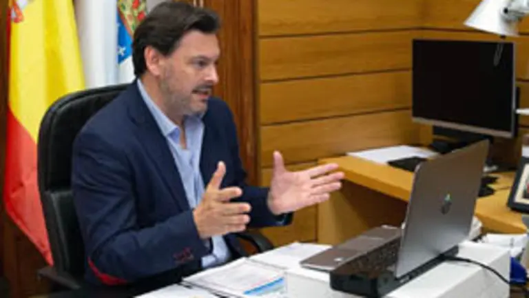 18,00 h.-            O secretario xeral da Emigraci&oacute;n, Antonio Rodr&iacute;guez Miranda, preside &aacute; Comisi&oacute;n Delegada do Consello de Comunidades Galegas. Na Secretar&iacute;a Xeral da Emigraci&oacute;n (praza de Mazarelos, 15).

foto xo&aacute;n crespo
14/07/2021