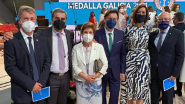 MEDALLAS-gente exterior