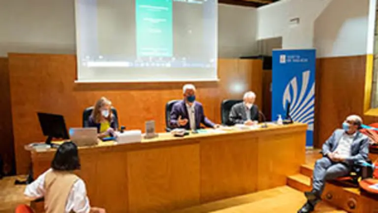  12,00 h.-          O secretario xeral de Pol&iacute;tica Ling&uuml;&iacute;stica, Valent&iacute;n Garc&iacute;a, presentar&aacute; a Colecci&oacute;n Textos e Estudos do Centro de Estudos Galegos da Universidade do Algarve. 

foto xo&aacute;n crespo
03/09/2021