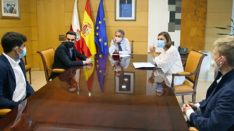 El presidente de Cantabria, Miguel Ángel Revilla, y la consejera de Presidencia, Interior, Justicia y Acción Exterior, Paula Fernández, se reúnen con representantes del Consejo de Estudiantes de la Universidad de Cantabria.
14 SEP 21