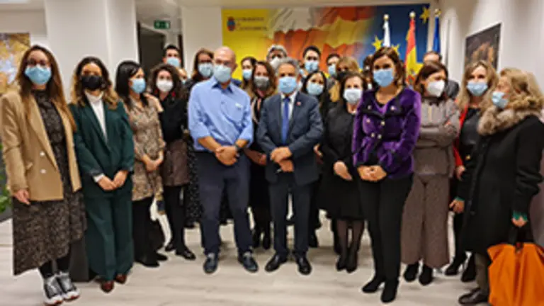 Revilla en Bruselas con cantabros