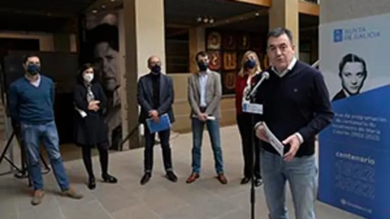 A Coru&ntilde;a
O conselleiro de Cultura, Educaci&oacute;n e Universidade, Rom&aacute;n Rodr&iacute;guez, acompa&ntilde;ado delegado territorial da Xunta na Coru&ntilde;a, Gonzalo Trenor, presenta a programaci&oacute;n conmemorativa polo centenario do nacemento de Mar&iacute;a Casares.
20/11/2021
Foto: Moncho Fuentes / AGN A Coru&ntilde;a






