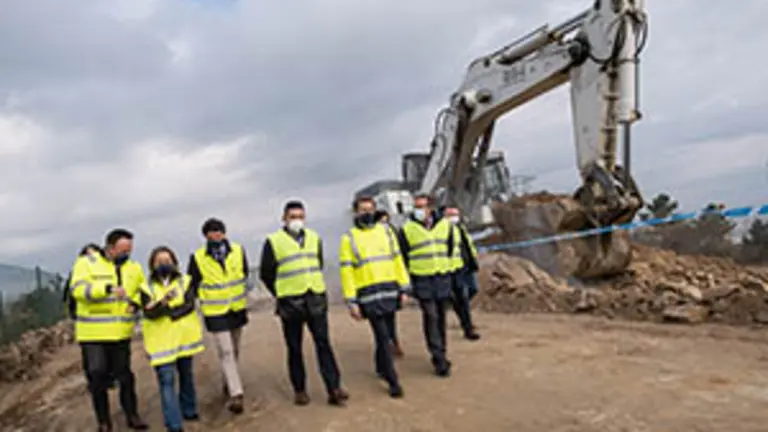 O presidente da Xunta, Alberto N&uacute;&ntilde;ez Feij&oacute;o, acompa&ntilde;ado da conselleira de Infraestruturas e Mobilidade, Ethel V&aacute;zquez, visita as obras do treito A Pobra de San Xiao-Sarria Centro da autov&iacute;a Nadela-Sarria. (Lugo), 01/03/21.