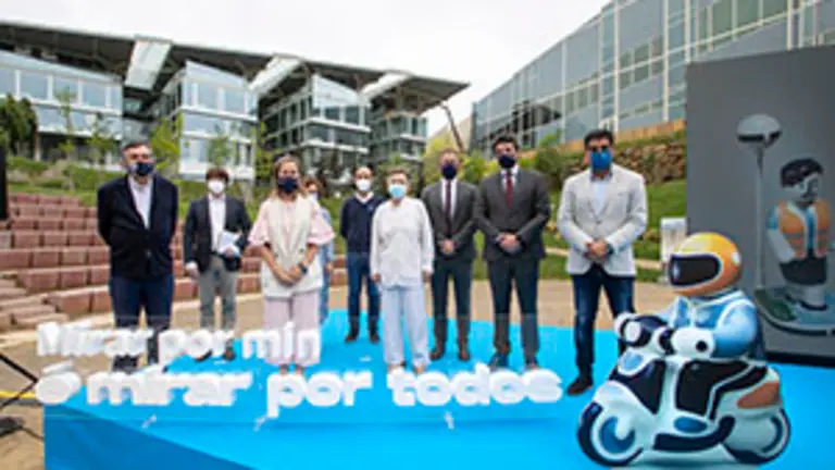 A conselleira de Infraestruturas e Mobilidade, Ethel V&aacute;zquez, xunto co director da Axencia Galega de Infraestruturas, Francisco Men&eacute;ndez, presenta a nova campa&ntilde;a de seguridade viaria da Xunta. No acto tam&eacute;n participar&aacute;n, entre outros, a delegada de STOP Accidentes en Galicia, Jeanne Picard, e os delegados territoriais da Xunta na Coru&ntilde;a, en Lugo e en Ourense, Gonzalo Trenor, Javier Arias e Gabriel Al&eacute;n, respectivamente.