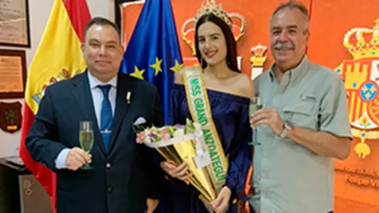 MISS GRAND ANZOµTEGUI VISIT‡ CH ESPA•A EN LECHER÷A 3