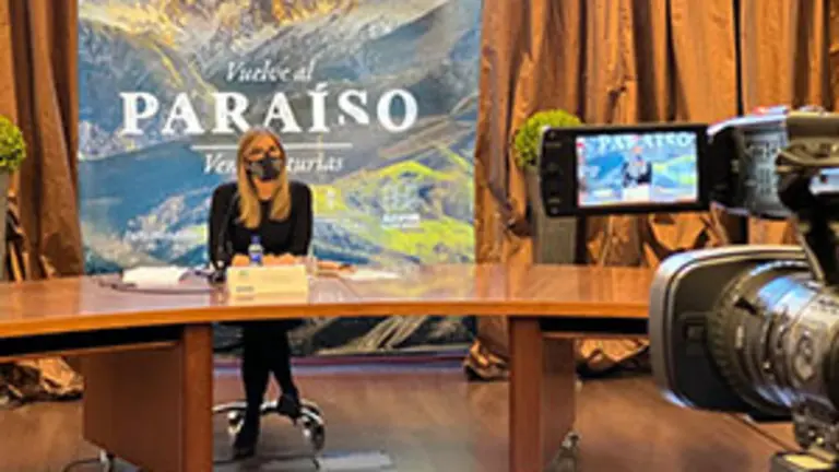 Viceconsejera presentacion estand Fitur 1