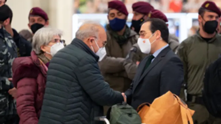 Albares-repatriados Ucrania