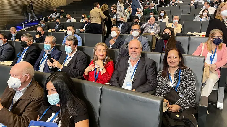 Compromisarios en Sevila. Grupo del Exterior 5121