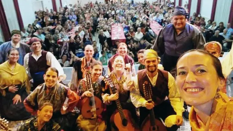 Autonomias-Actuaciones en el salón del Centro montañés