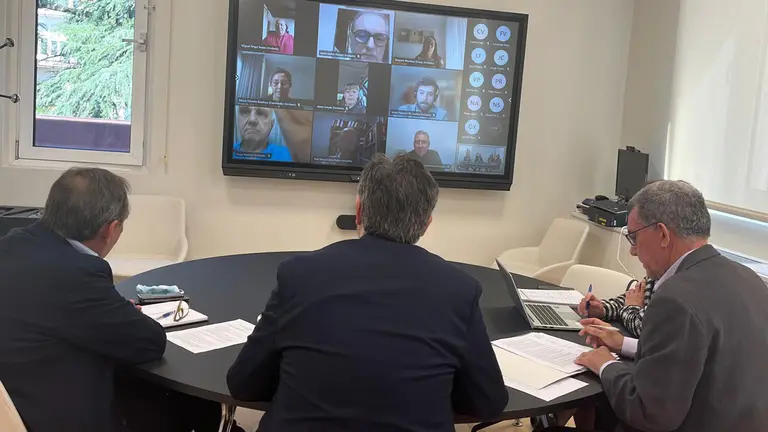 Perea reunido con consejeros generales