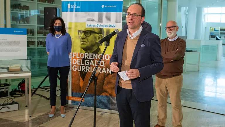 O secretario xeral de Cultura, Anxo M. Lorenzo, inaugura a exposici&oacute;n Florencio Delgado Gurriar&aacute;n con motivo das Letras Galegas 2022.