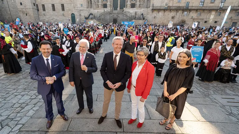 O titular do Goberno galego, Alfonso Rueda, acompa&ntilde;ado polo secretario xeral da Emigraci&oacute;n, Antonio Rodr&iacute;guez Miranda, preside a recepci&oacute;n oficial con motivo da VI edici&oacute;n do D&iacute;a da Galicia Exterior. Praza do Obradoiro - Hostal dos Reis Cat&oacute;licos, Santiago de Compostela, 09/07/22.