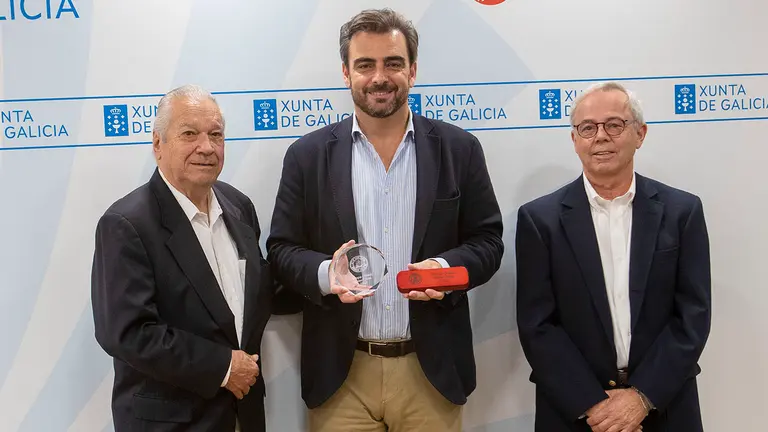 O vicepresidente segundo e conselleiro de Presidencia, Xustiza e Deportes, Diego Calvo, recibe a representantes da Confrar&iacute;a dos Cabaleiros da Orde de Santiago da cidade de Tampa.