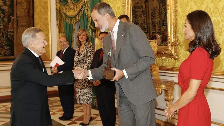 Reyes-Cervantes.Premio a Morelli