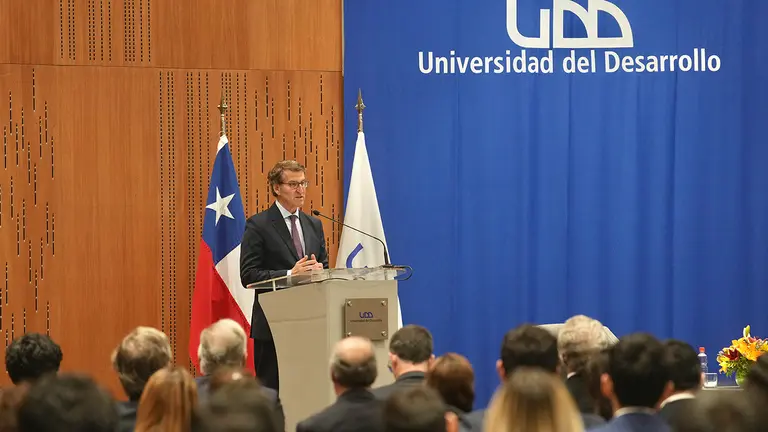 Feijóo en la Universidad del Desarrollo de Santiago de Chile 3