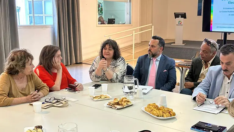 Carbia en la defensoria del Pueblo 1