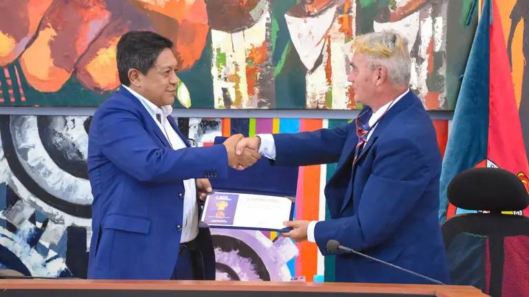 Día del Español en Santo Domingo (Ecuador)  Alcalde de Santo Domingo y el Presidente del CRE Quito