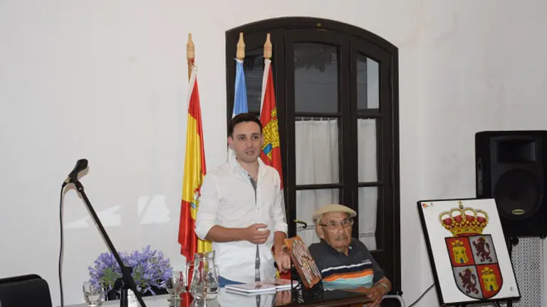 cast_y_leon_bahia-Agustin Susca y su abuelo