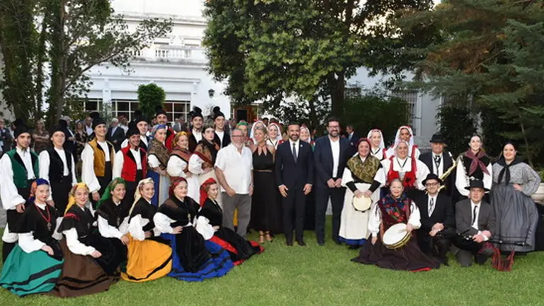 Uru.Yolanda Diaz con colecitividad