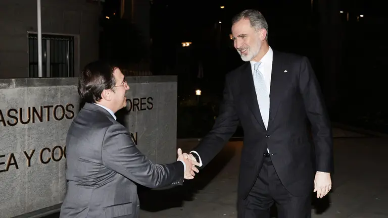 Conferencia de Embajadores. Rey y Albares 1 