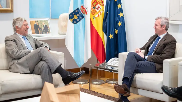 O presidente da Xunta, Alfonso Rueda, acompa&ntilde;ado do vicepresidente segundo e conselleiro de Presidencia, Xustiza e Deportes, Diego Calvo, reunirase co embaixador de Portugal en Espa&ntilde;a, Jo&atilde;o Mira-Gomes. Despacho do presidente da Xunta, Edificio Administrativo de San Caetano, 13/02/23.