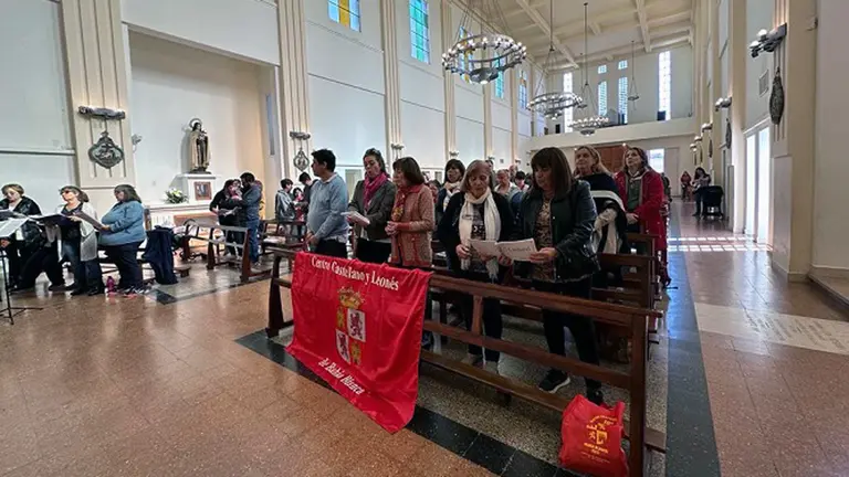 cast_y_leon_bahia_misa_aniv_23_4_23_1