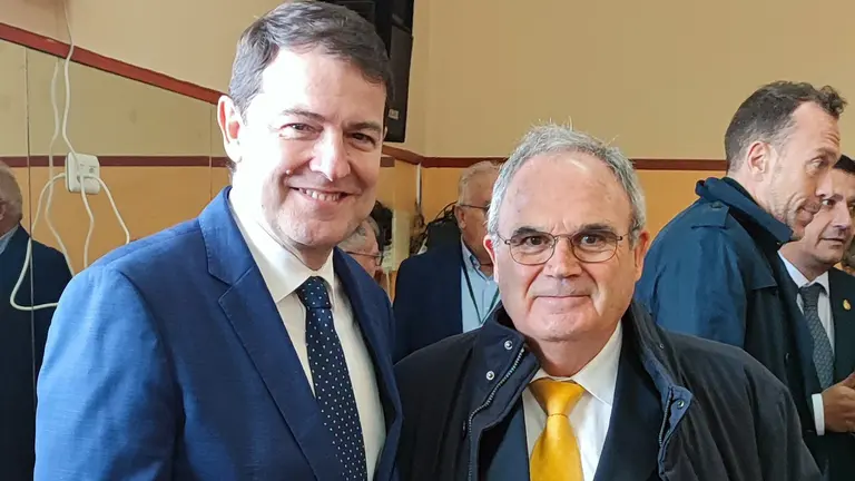 CON FERNANDEZ MAÑUECO