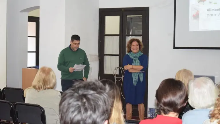 cast_y_leon_bahia_charla_aliment_4_6_23