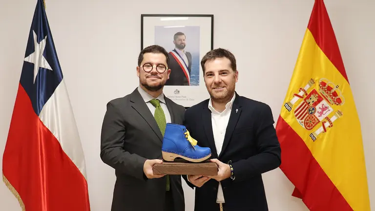 Chile-Amigos del Camino con embajador