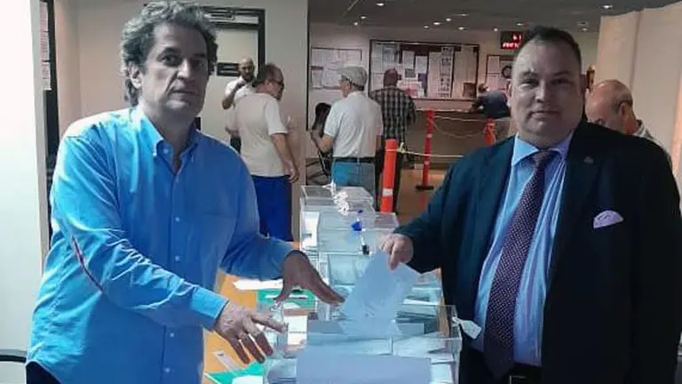 Richard votando copia