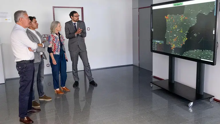 A directora do Igape, Covadonga Toca, visitará a empresa Sistemas Audiovisuales Itelsis, beneficiaria das axudas a proxectos de internacionalización.
foto xoán crespo
