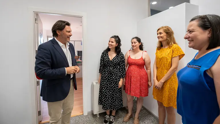 O Secretario Xeral de Emigración visita a ampliación queda Oficina Integral de Asesoramento e Seguimento ao Retorno