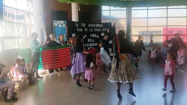 Mar Plata-Entrega de donación al Jardín