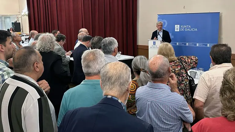 Arg. Reunion entidades galegas 1