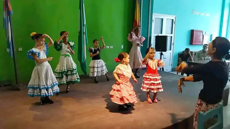 03-Escuela de Baile - Niñas Pequeñas con Andrea