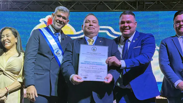 RICHARD BARREIRO RECIBE ORDEN DIEGO BAUSTISTA URBANEJA 2