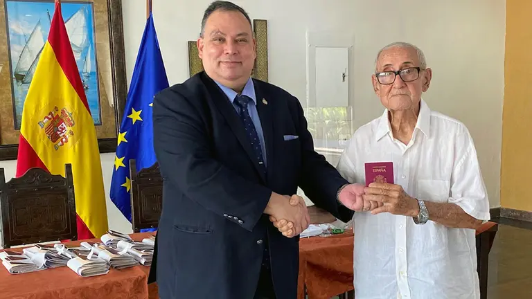 ENTREGA PASAPORTES LECHER÷A FEB 2024 1