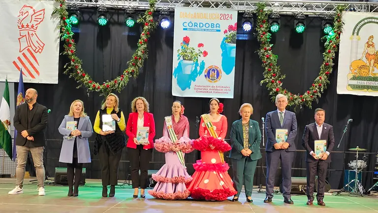 Portada Autridades en el acto institucional