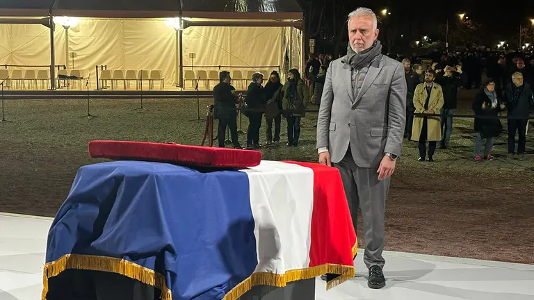 Angel Victor Torres en Paris 1