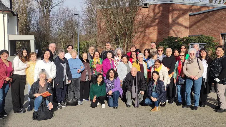 2403 Foto familia seminario adentro Bonn marzo 2024