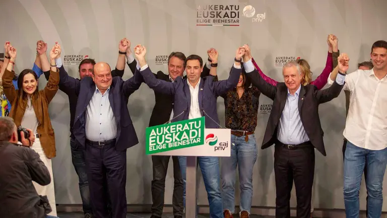 3.PNV celebra el triunfo