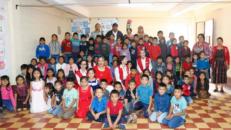 Reina en Guatemala-Visita Chacaya