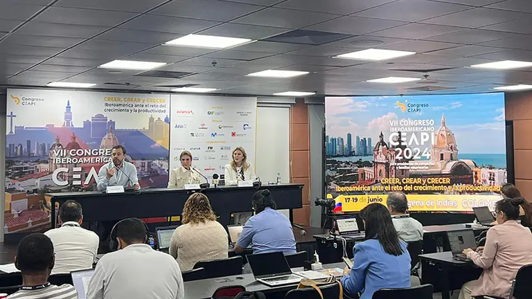 Carolina España en Colombia