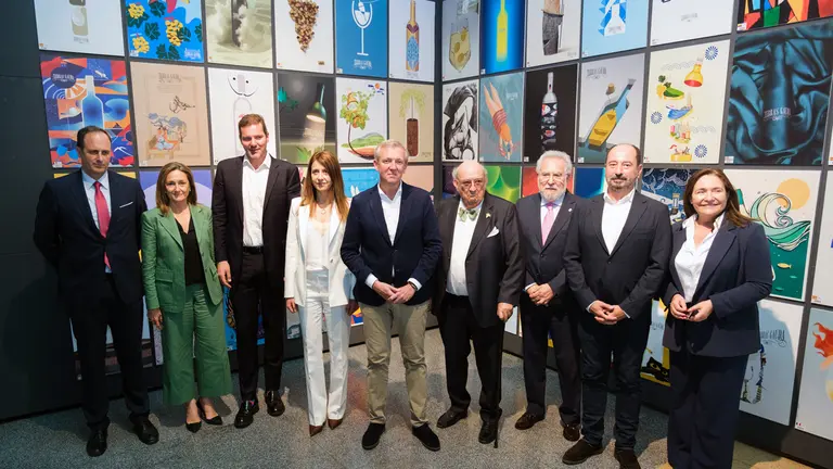 O presidente da Xunta, Alfonso Rueda, asiste á entrega de premios da 16º Edición da Bienal Internacional de Cartelismo Terras Gauda – Concurso Francisco Mantecón 2024. Peirao de Trasatlánticos, 21/6/24.