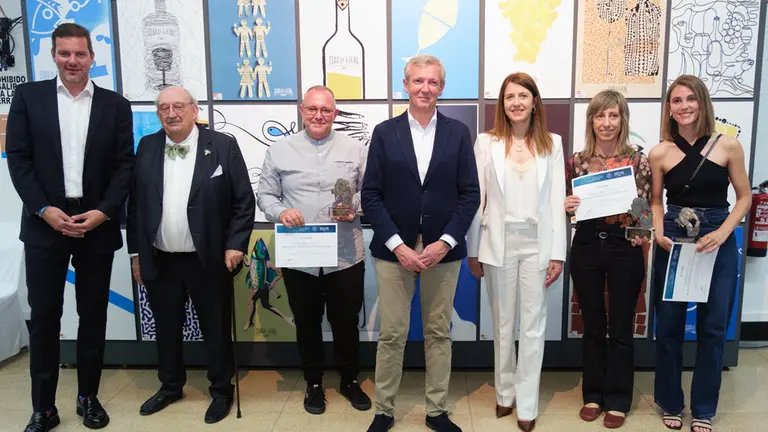 O presidente da Xunta, Alfonso Rueda, asiste á entrega de premios da 16º Edición da Bienal Internacional de Cartelismo Terras Gauda – Concurso Francisco Mantecón 2024. Peirao de Trasatlánticos, 21/6/24.