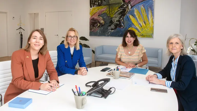 A conselleira de Economía e Industria, María Jesús Lorenzana, reúnese coa embaixadora de Alemaña en España, Maria Margarete Gosse.